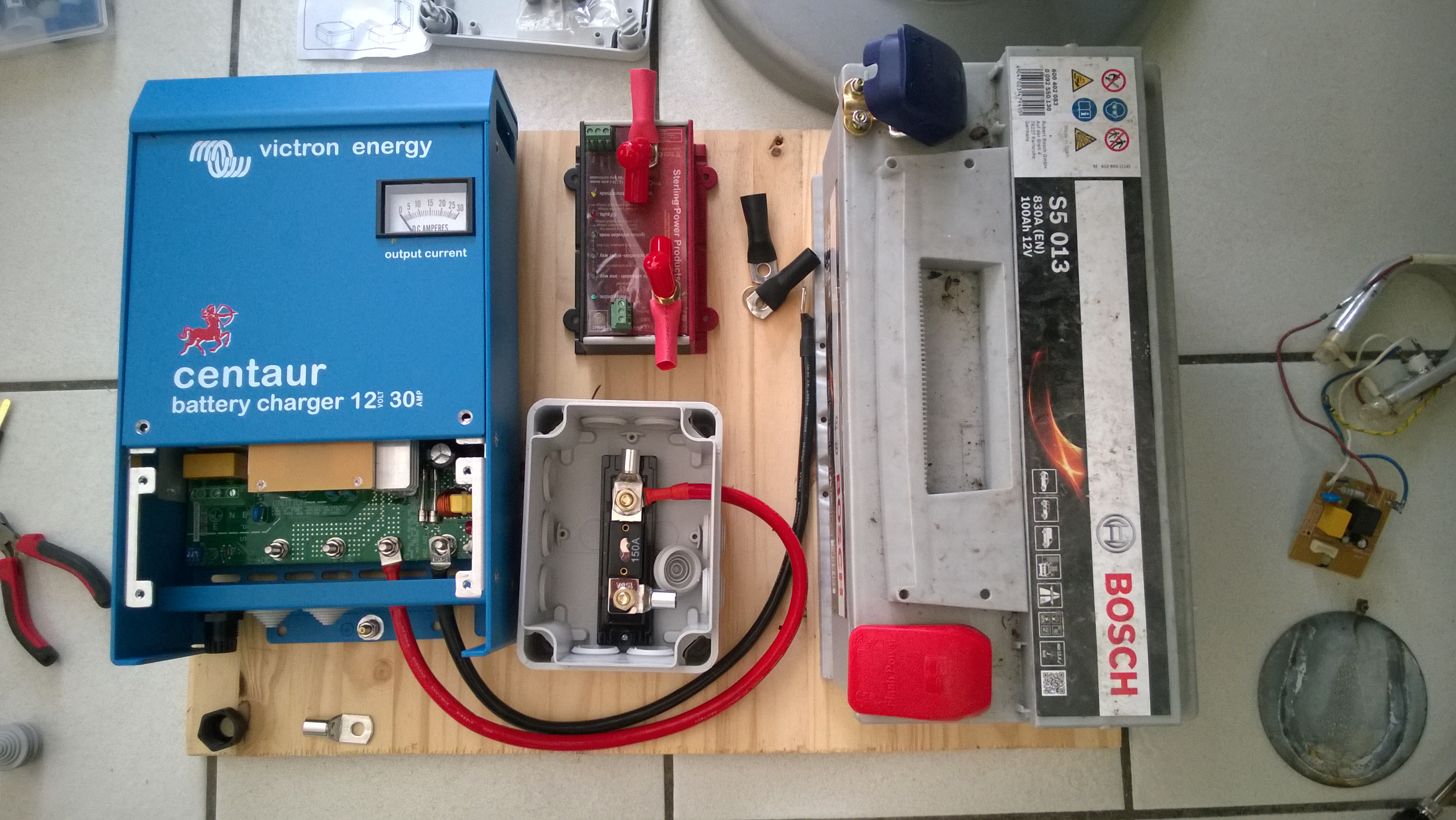 Prototype ArcPower avant câblage complet avec chargeur Centaur 
ouvert.