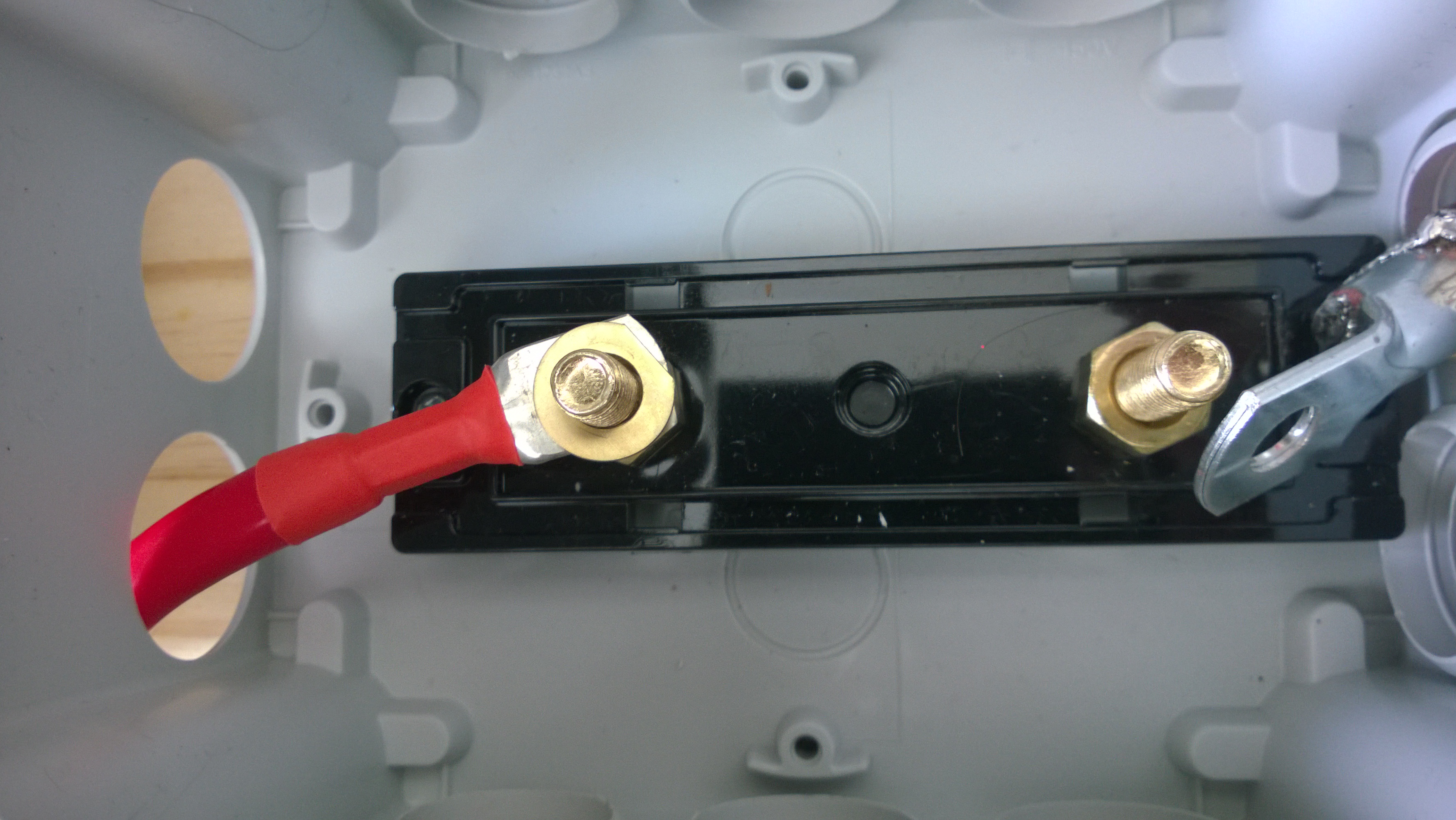 Support fusible en cours de câblage sur le prototype ArcPower.